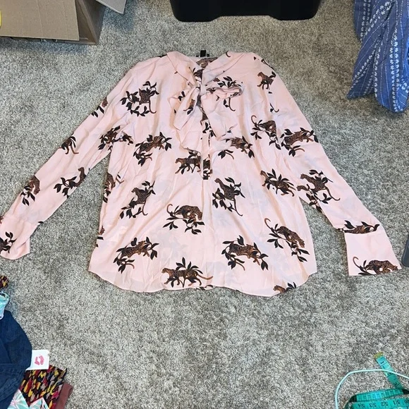 NWOT Ann Taylor Jungle Cat Blouse Size Large - Picture 3 of 10